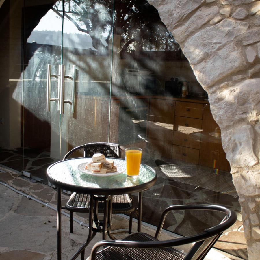 The Stonehouse Suites With Private Bath Spas Limassol Ngoại thất bức ảnh