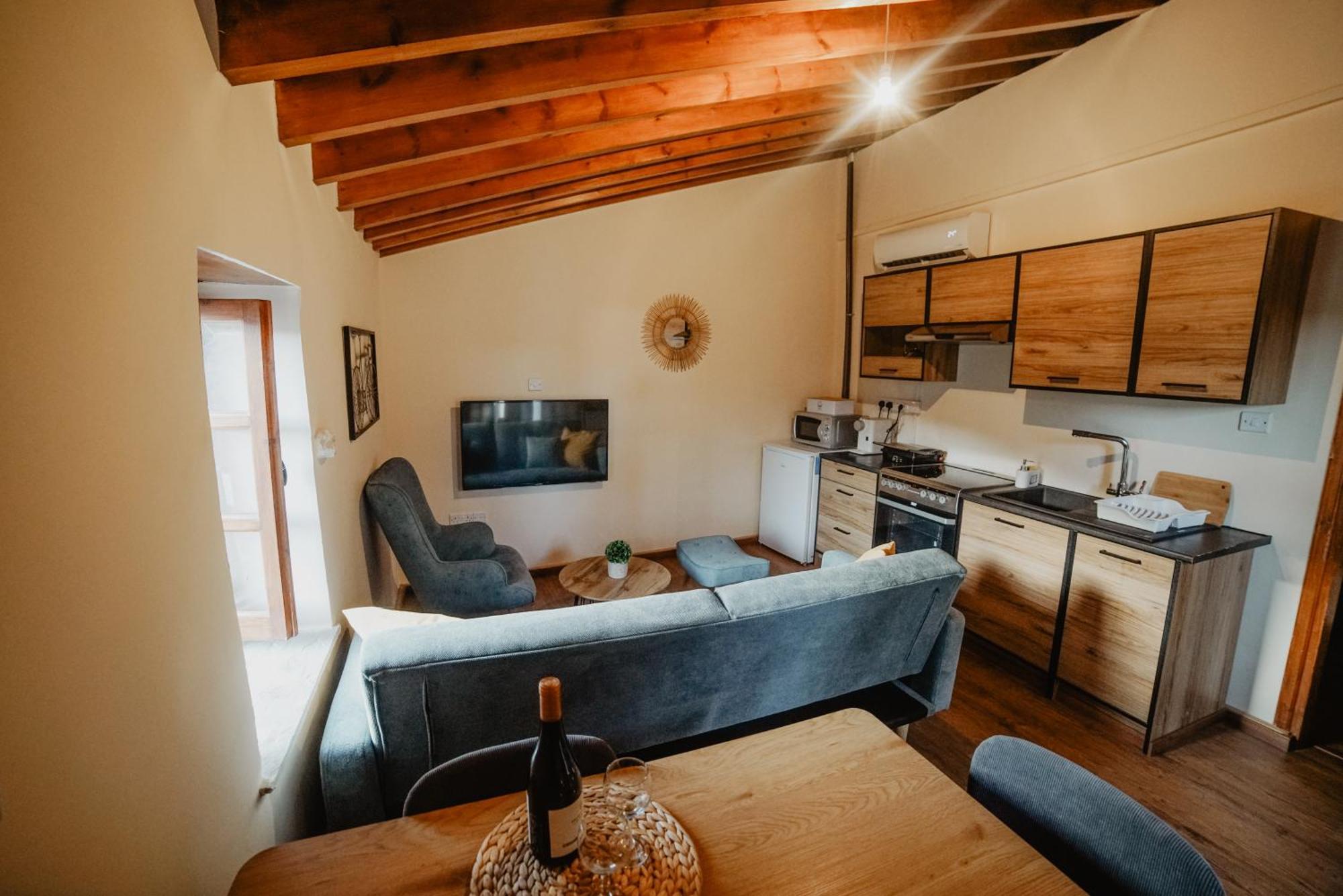 The Stonehouse Suites With Private Bath Spas Limassol Ngoại thất bức ảnh