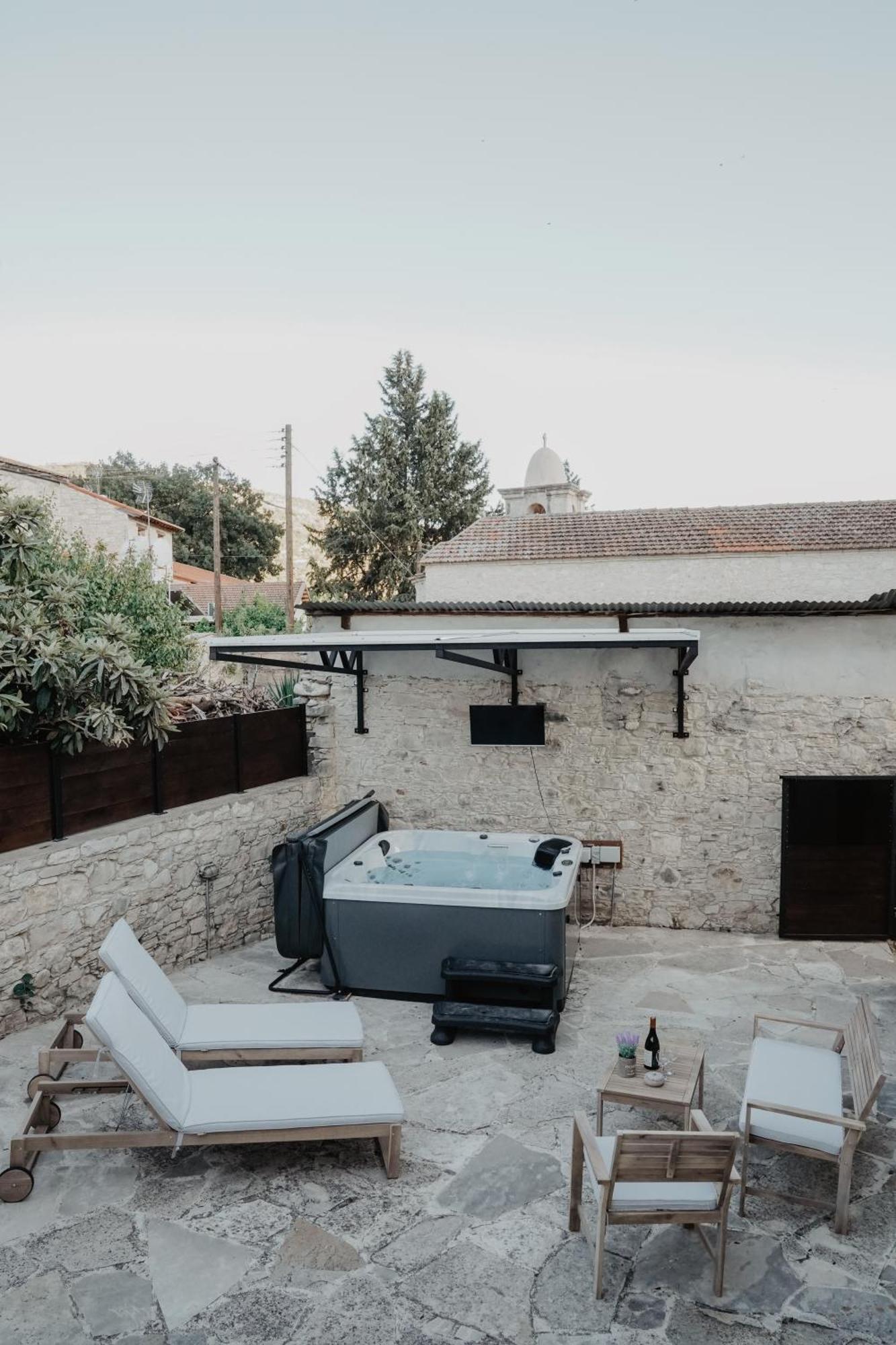 The Stonehouse Suites With Private Bath Spas Limassol Ngoại thất bức ảnh