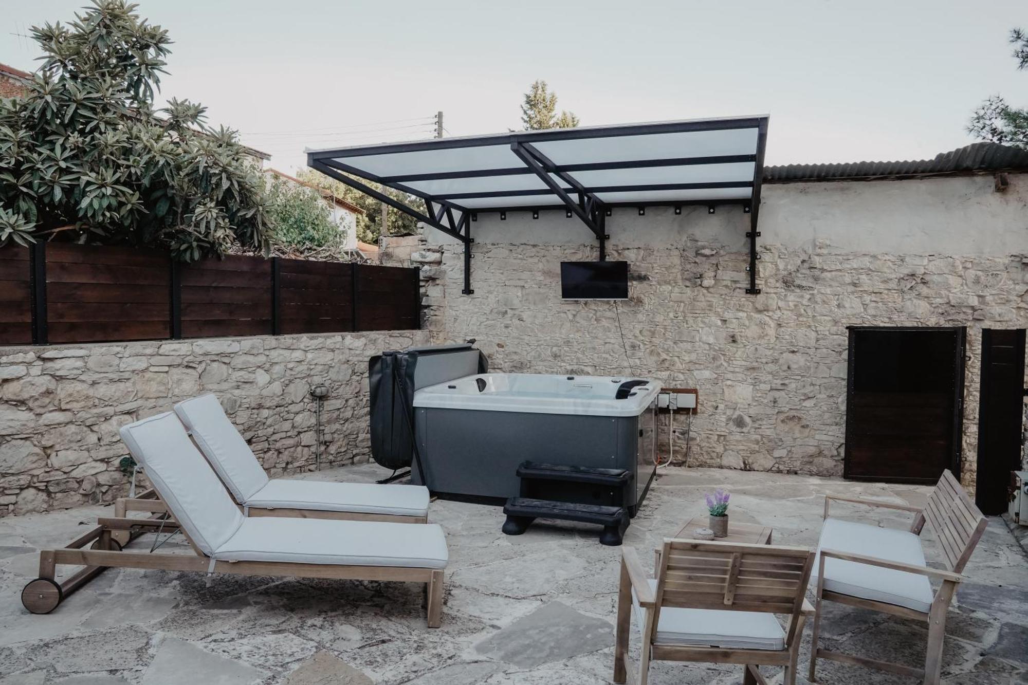 The Stonehouse Suites With Private Bath Spas Limassol Ngoại thất bức ảnh