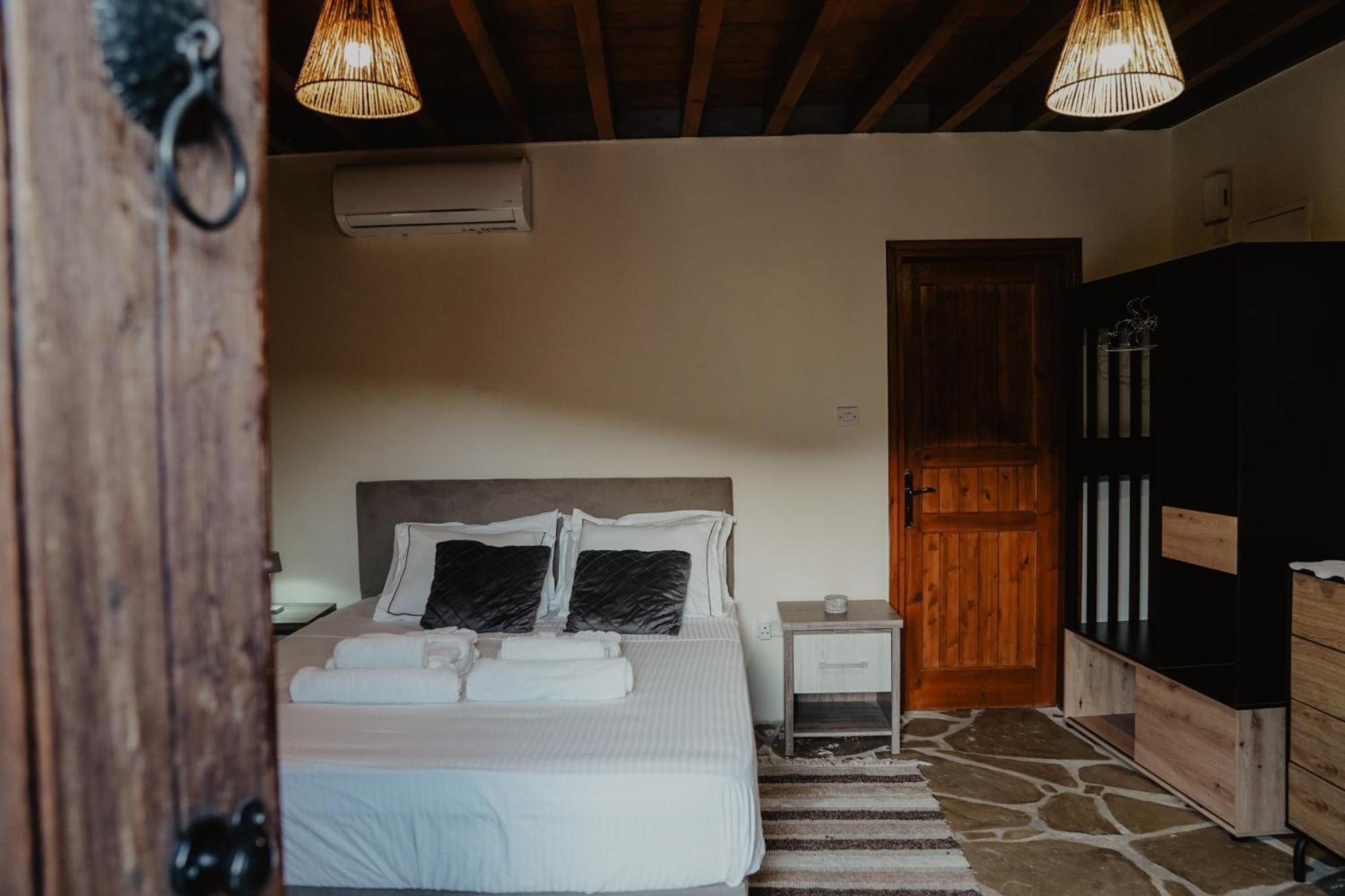 The Stonehouse Suites With Private Bath Spas Limassol Ngoại thất bức ảnh