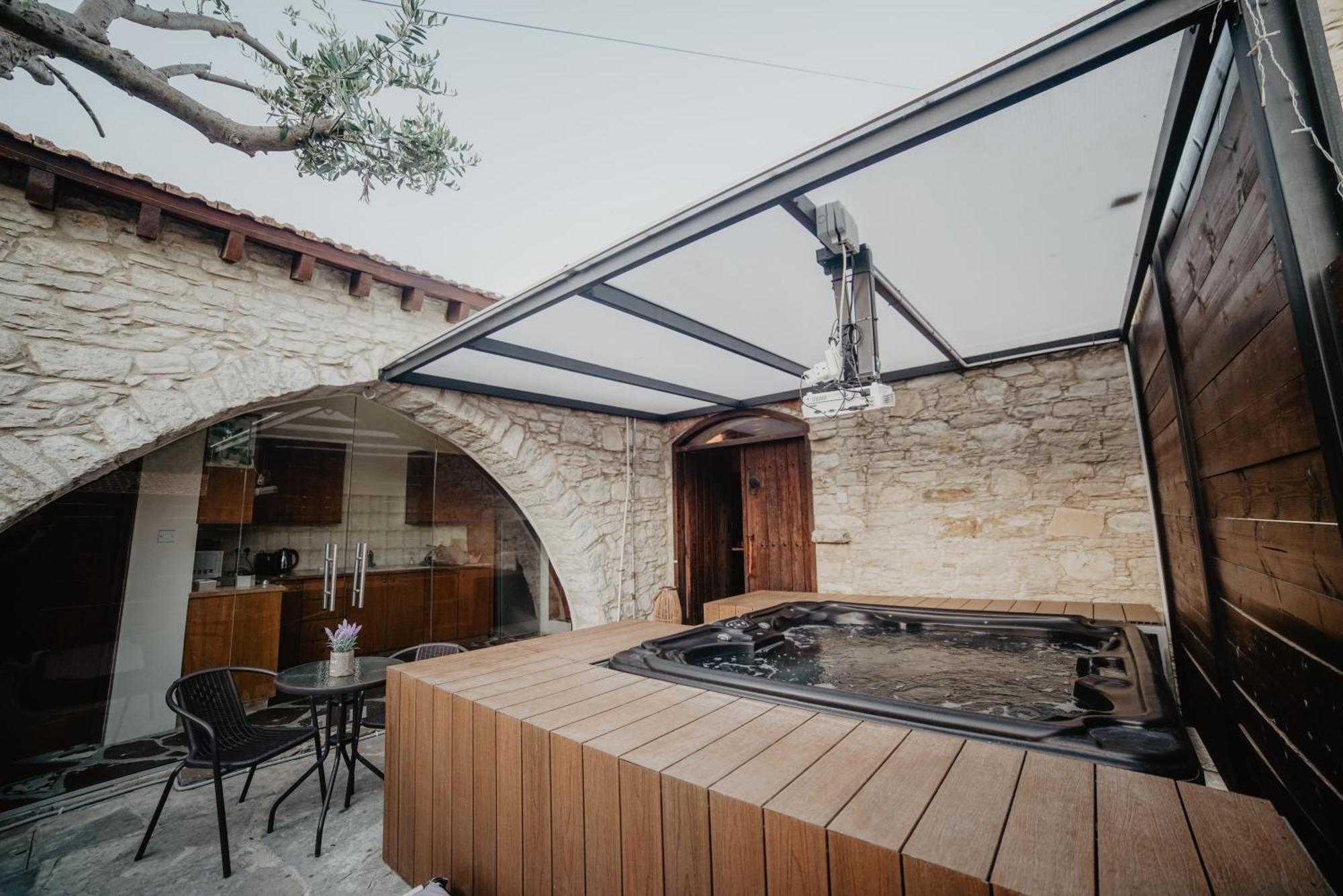 The Stonehouse Suites With Private Bath Spas Limassol Ngoại thất bức ảnh