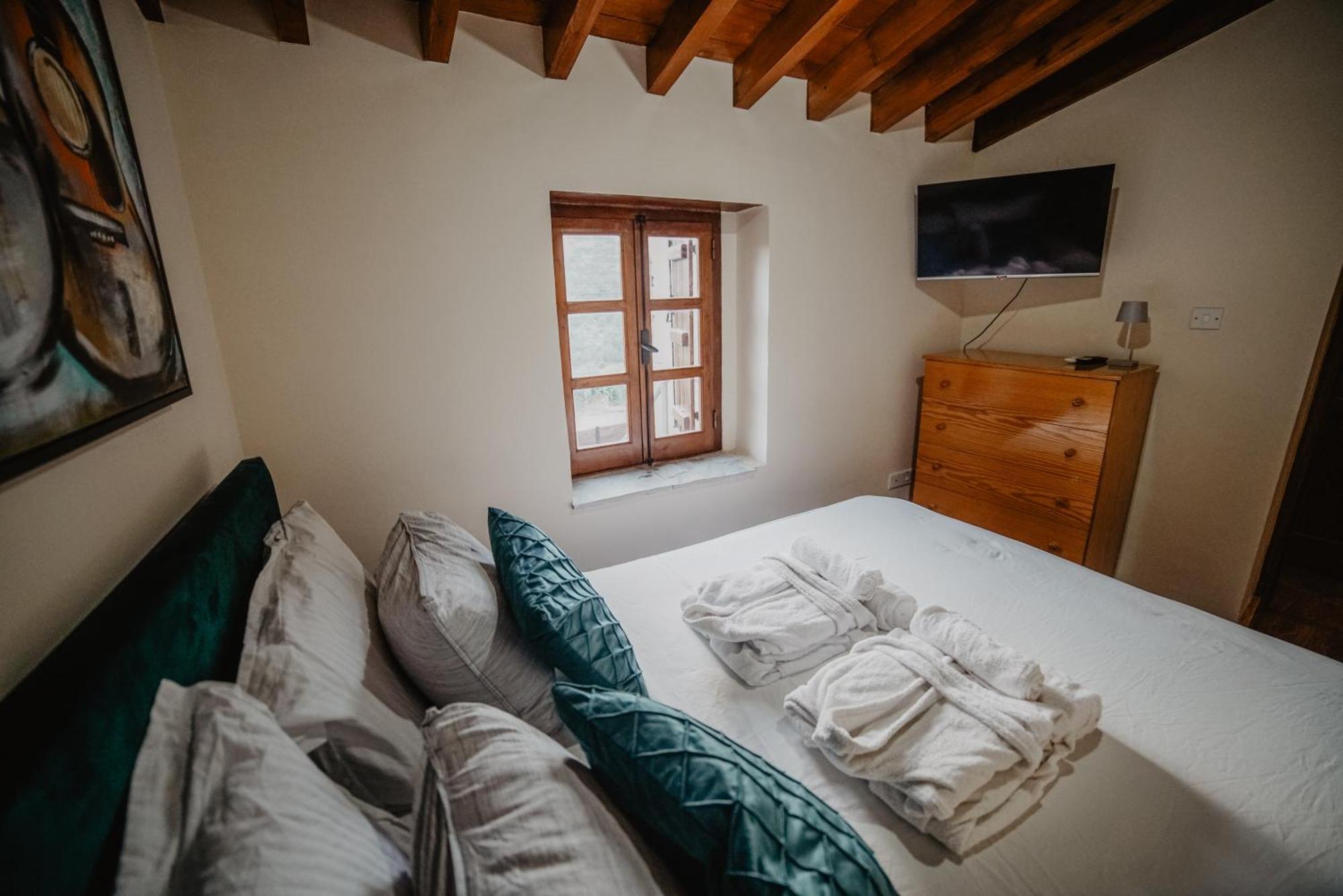 The Stonehouse Suites With Private Bath Spas Limassol Phòng bức ảnh